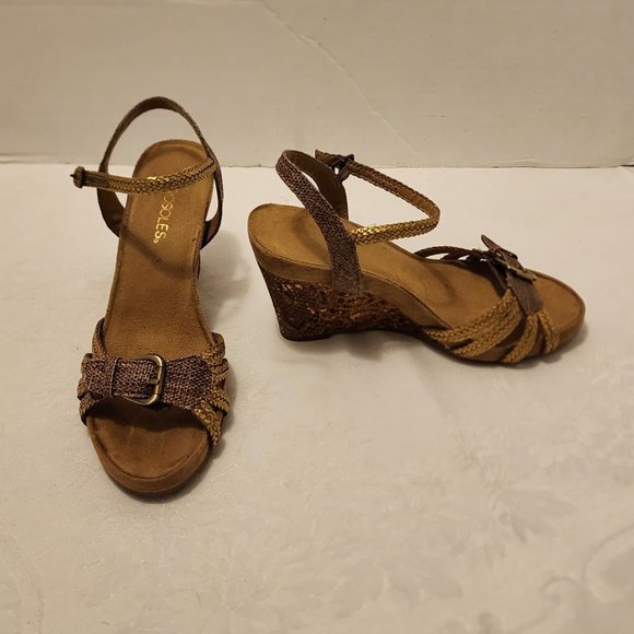 aerosoles plush around wedge heel